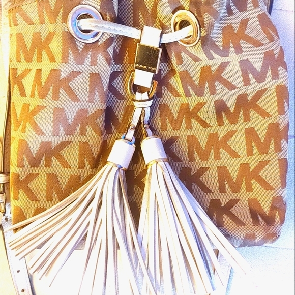 Michael Kors Camden Tassel Drawstring Crossbody Signature Jacquard Leath… - Picture 5 of 11